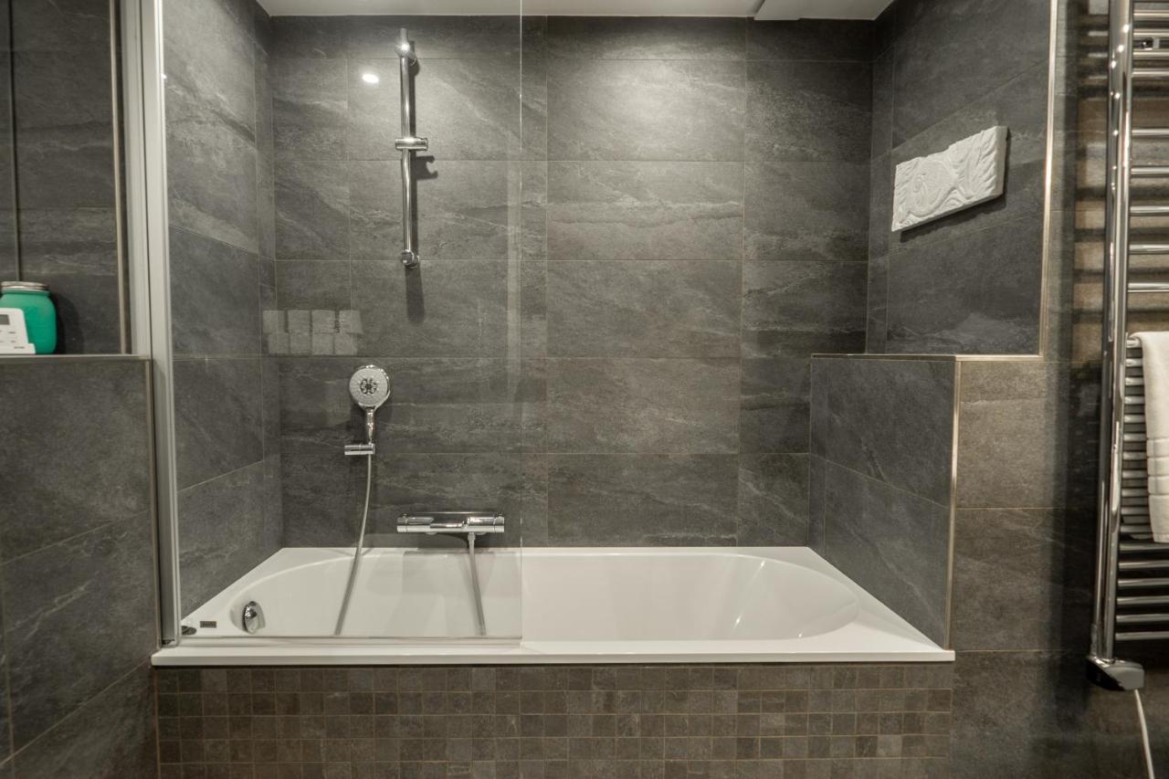 Charmant Appartement Spacieux Pour 6P Vue Mer Vieil Antibes Bagian luar foto